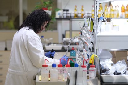 Archivo - AMPL.- El coste laboral sube un 4,6% en CyL, cuarto mayor incremento, y los salarios un 4,7%, por encima de la media.