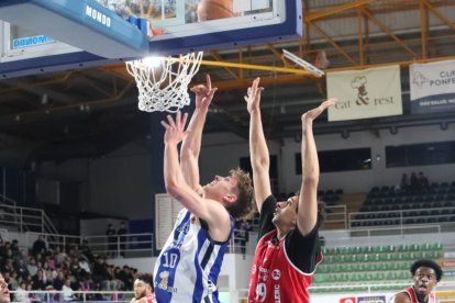 En el duelo de la pasada Liga el equipo leonés remontó y venció en Ponferrada.