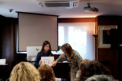 Noa García con Montserrat Ávila.