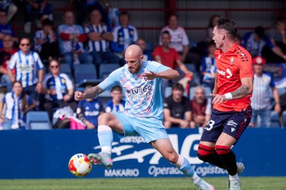 El equipo berciano conquistó un empate de valor ante Osasuna Promesas en Tajonar.