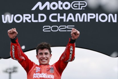 Márquez celebra su noveno título de campeón mundial.
