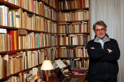 Andrés Trapiello, en su casa en Madrid.