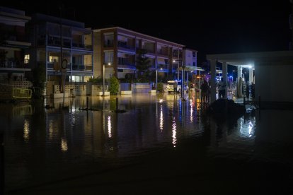 Archivo - Cubelles durante las precipitaciones provocadas por el temporal en la provincia de Barcelona, a 12 de julio de 2025, en Cubelles, Barcelona (España). La AEMET ha extendido esta mañana la alerta roja a toda Cataluña y ha eliminado la de Aragón tr.