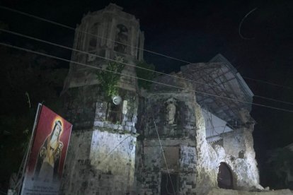 Colapso de una iglesia en la isla de Bantayan.