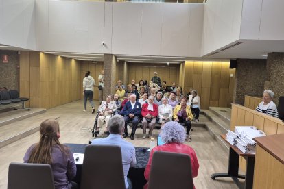 Los participantes recibieron las explicaciones en el salón de plenos de Villaquilambre.