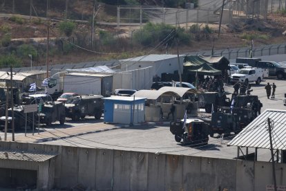 Las Fuerzas israelíes se preparan para liberar a los prisioneros palestinos en una prisión en Ramala. EFE/EPA/ALAA BADARNEH.