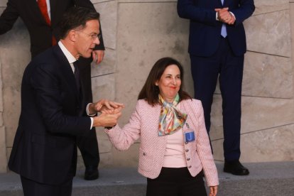 Margarita Robles con Mark Rutte.