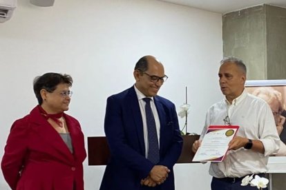 Momento de la firma del convenio.