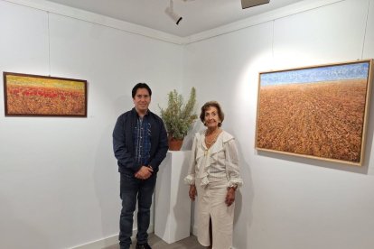 La artista, junto al concejal de Cultura.