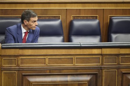 El presidente del Gobierno, Pedro Sánchez, en el banco azul del Congreso.