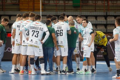 El Abanca Ademar deberá firmar una actuación coral de todos sus jugadores para intentar superar al Nexe en el Palacio.