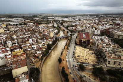 Imagen del barranco del Poyo a su paso por Massanassa tras la dana de hace un año.