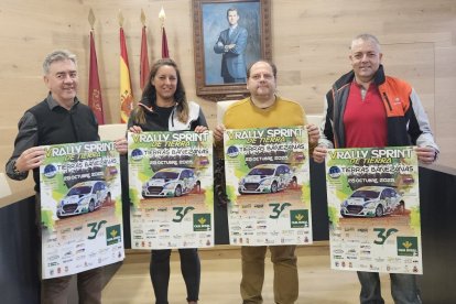 Momento de la presentación de la carrera en el Ayuntamiento de La Bañeza.