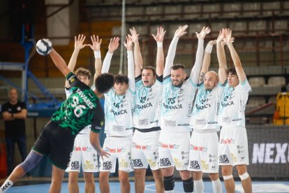 El Ademar disputa su tercer encuentro consecutivo en el Palacio de Deportes esta semana.