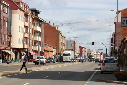 El 25% de los vehículos que cruzan La Virgen del Camino son camiones y Valverde quiere rescatar el tramo como una verdadera calle principal.