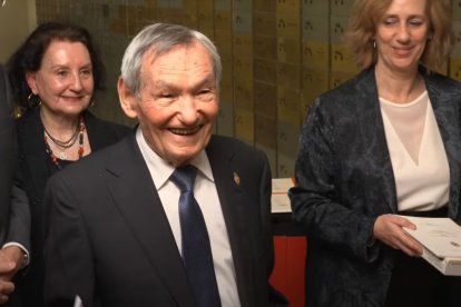 Amable Liñán (Noceda, 1934) dejó su legado en la Caja de las Letras del Cervantes.