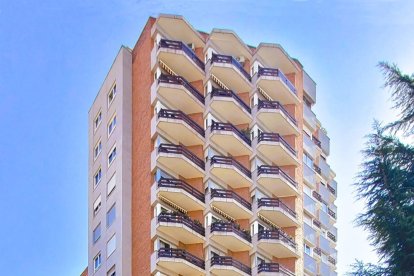 C/ Juan Madrazo, nº26, c/v Lucas de Tuy, nº1, c/v Suero de Quiñones, nº17.