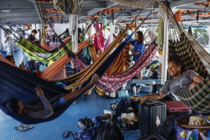 Indígenas de los pueblos latinoamericanos llegan a Belém para particpar en la cumbre.