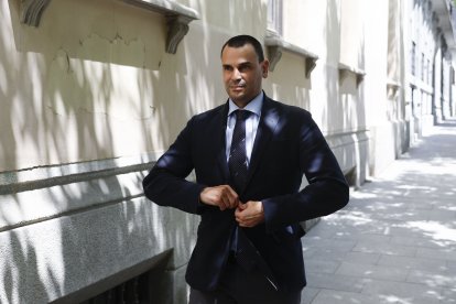 Alberto González Amador, novio de la presidenta de Madrid, Isabel Díaz Ayuso, a su llega al Tribunal Superior de Justicia de Madrid, para ratificar la querella que presentó contra dos fiscales de Madrid por presunta revelación de secretos de su investigación por fraude a Hacienda, este miércoles.