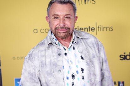 José Manuel Parada, fiel a su estilo, durante su aparición en un estreno de cine en Madrid.