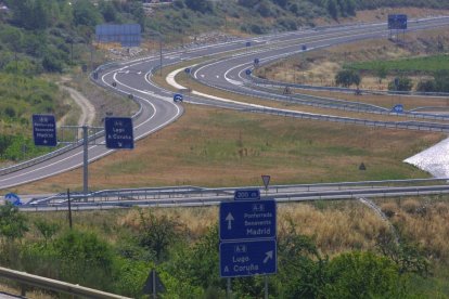 Las comunicaciones entre Galicia y León son precarias y están pendientes de muchas promesas incumplidas.