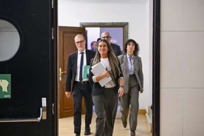 La portavoz en el Congreso de Junts per Catalunya junto a los diputados.