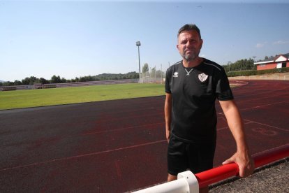 Manolo Pérez, entrenador del Atlético Bembibre, tratará de lograr una nueva victoria.