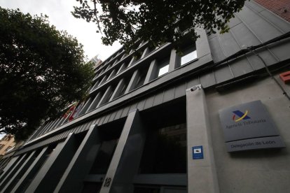 Edificio de la sede de la Agencia Tributaria en la capital leonesa.