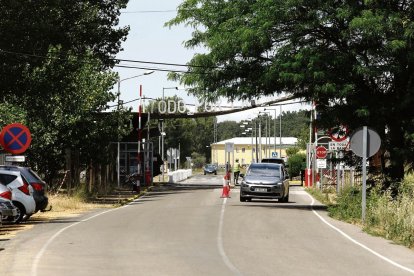 Zona de acceso al acuartelamiento de la base del Ejército de Tierra Conde de Gazola, en Ferral del Bernesga.