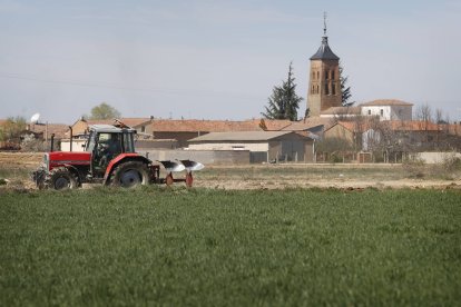 Vista de la localidad de Fresno de la Vega, una de las que recibirá el gimnasio portátil  adjudicado por la Junta.