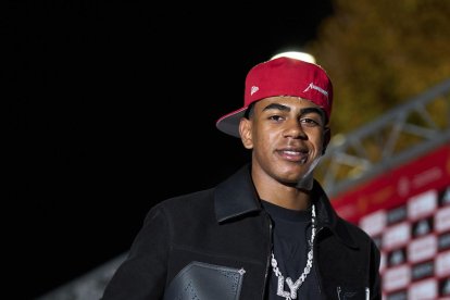 El delantero de la selección española Lamine Yamal a su llegada a la Ciudad del Fútbol de Las Rozas, en Madrid, de cara a los partidos clasificatorios para el Mundial 2026 contra Georgia y Turquía. EFE/ Ángel Martínez / RFEF SÓLO USO EDITORIAL / SÓLO DISPONIBLE PARA ILUSTRAR LA NOTICIA QUE ACOMPAÑA (CRÉDITO OBLIGATORIO).