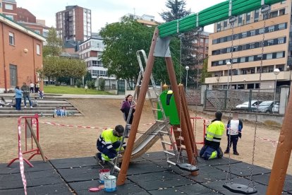 Brigada de Obras en el Ceip Campo de los Judíos.