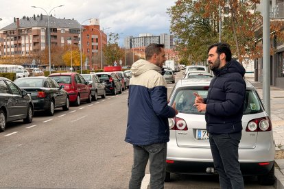 El portavoz del PP, David Fernández, en el barrio de la Universidad.