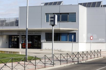 El polideportivo está situado en el Ejido.