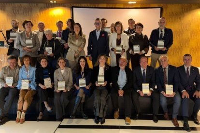 Foto de familia con todos los premiados.