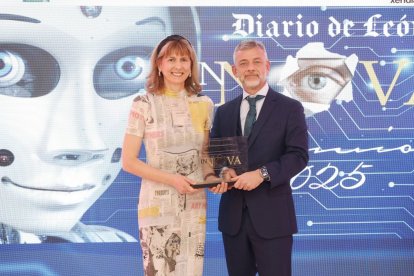 La catedrática Ana I. Moreno recogió el premio TIC 2025.