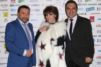 José Manuel Parada junto a Encarnita Polo en una de sus últimas apariciones públicas, mostrando la complicidad que los unía desde hace décadas.