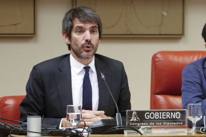 El ministro de Cultura, Ernest Urtasun, comparece en la comisión del Congreso sete martes, para informar sobre los avances y retos de su departamento en el ecuador de la legislatura.