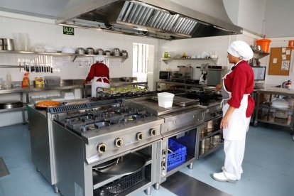 Cocina del comedor social de Asleca.