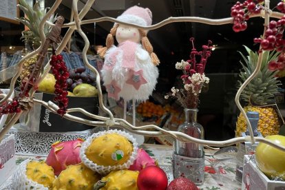 Isamar ofrece un mundo de posibilidades gastronómicas para que el cliente pueda disfrutar en su casa de los mejores platos y productos de alimentación. De su cocina a la mesa de cientos de hogares. Y por Navidad la mejor solución para ejercer de excelente anfitrión. También para hacer un regalo que no olvide.