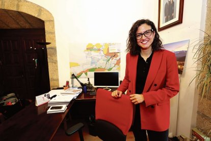 La concejala Lidia Coca en su despacho en el Ayuntamiento de Ponferrada.