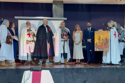 Momento en el que Miguel Álvarez Gundín se convierte en Padrino.