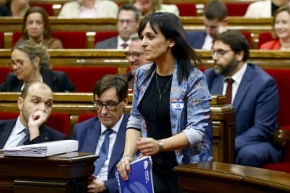 La líder de Aliança Catalana, Silvia Orriols, luciendo una chapa con la bandera de Israel.