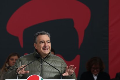 El presidente del PNV, Aitor Esteban da un discurso.