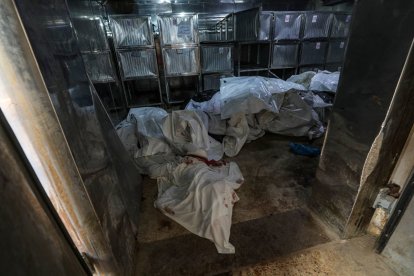 Los cuerpos de los palestinos muertos en la morgue de Al Shifa.