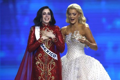 Fátima Bosch, Miss Universo 2025, toma el relevo de Miss Universe 2024 Victoria Kjaer Theilvig.