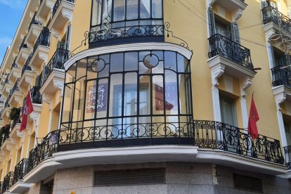El edificio de la Casa de León en la calle del Pez, sede cultural y social de los leoneses en Madrid desde 1963