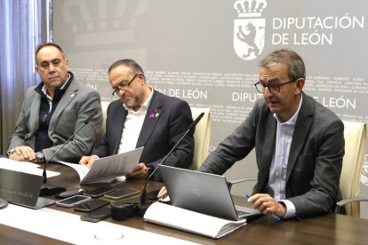 Martínez, Álvarez Courel y Dorado, en un momento de la presentación.