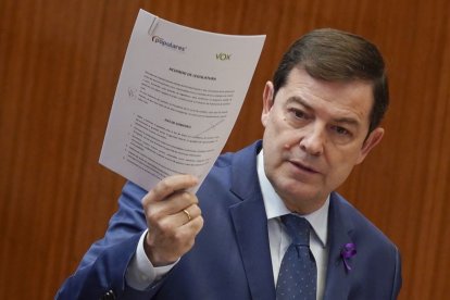 El presidente de la Junta, Alfonso Fernández Mañueco, durante el pleno.