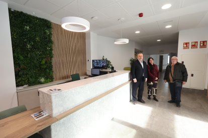 Eduardo Morán, alcalde de Camponaraya, acudió a la inauguración.